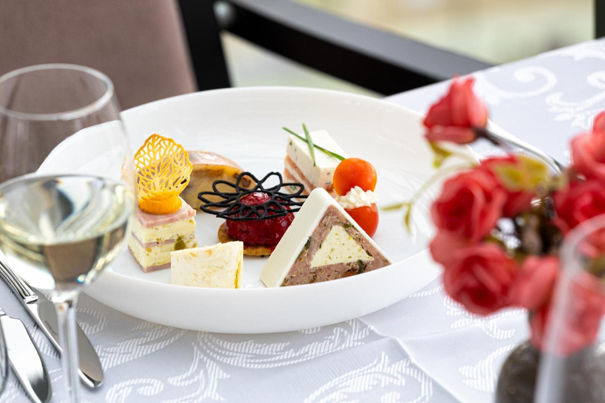 Hotel Golden Tulip Ana Tower Sibiu Ngoại thất bức ảnh